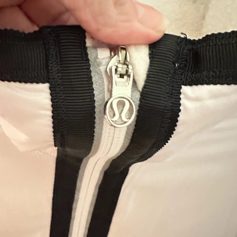 LULULEMON 8 Run Bundle Up Woman white with black edging activewear Jacket - Picture 5 of 16